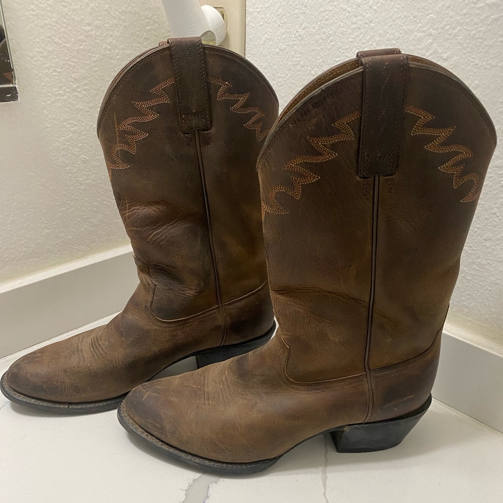 Men’s Ariat Sedona Western Boot Distressed Brown Size 8.5 EE - Wide Width.
